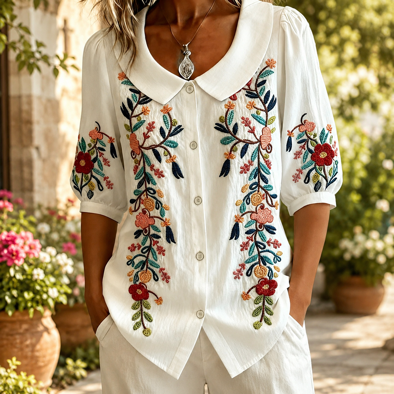 🌸 Lieblingsbluse mit Rundkragen und verspielten Mustern