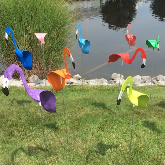 🦩Swirl Bird 🦩A whimsical and dynamic bird that spins with the slight garden breeze