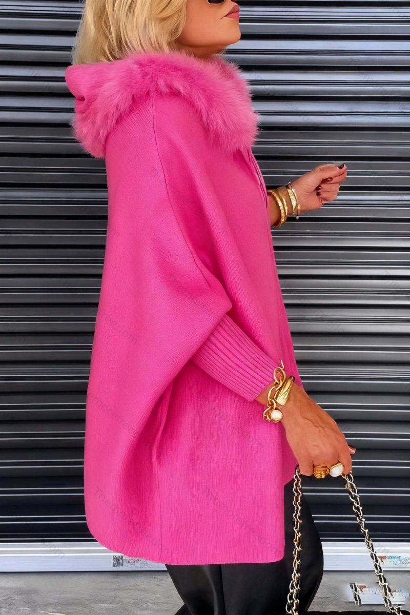 Women's fashionable loose-fitting knitted hooded jacket with pockets and a large fur collar