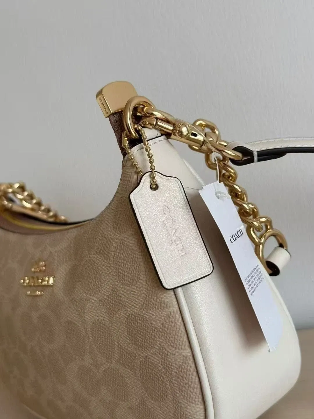 NWT   CV933 Teri Shoulder Bag In Signature Canvas Gold/Sand/Chalk