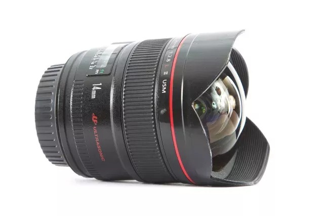 EF 14mm f/2.8L II USM Ultra-Wide Angle Fixed Lens for Canon Digital SLR Cameras