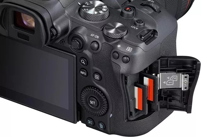 EOS R6 Full-Frame Mirrorless Camera + RF24-105mm F4 L is USM Lens Kit