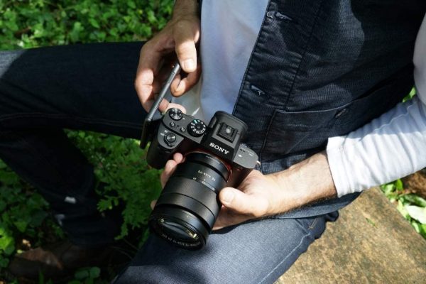 a7R II Full-Frame Mirrorless Interchangeable Lens Camera, Body Only (Black) (ILCE7RM2/B), Base, Base