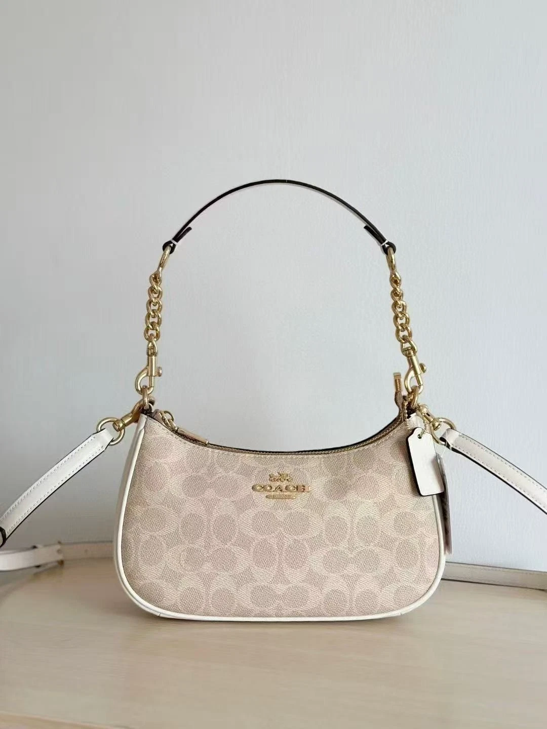 NWT   CV933 Teri Shoulder Bag In Signature Canvas Gold/Sand/Chalk