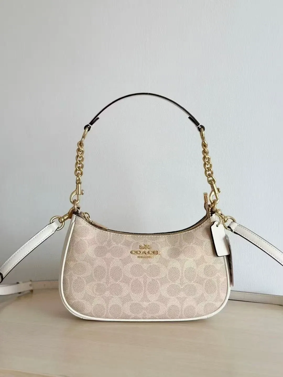 NWT   CV933 Teri Shoulder Bag In Signature Canvas Gold/Sand/Chalk
