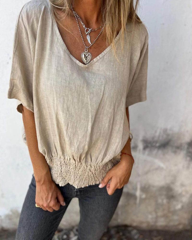 Comfortable Waisted T-shirt with V-neckline