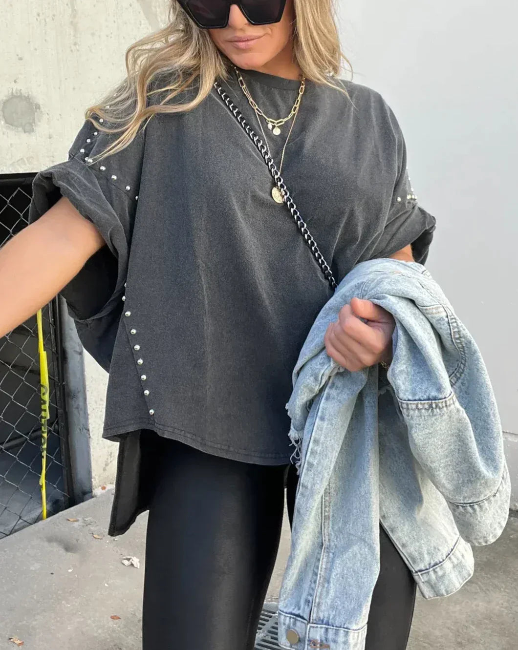 STUDDED OVERSIZED TEE