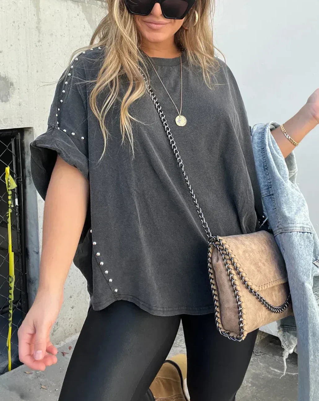 STUDDED OVERSIZED TEE