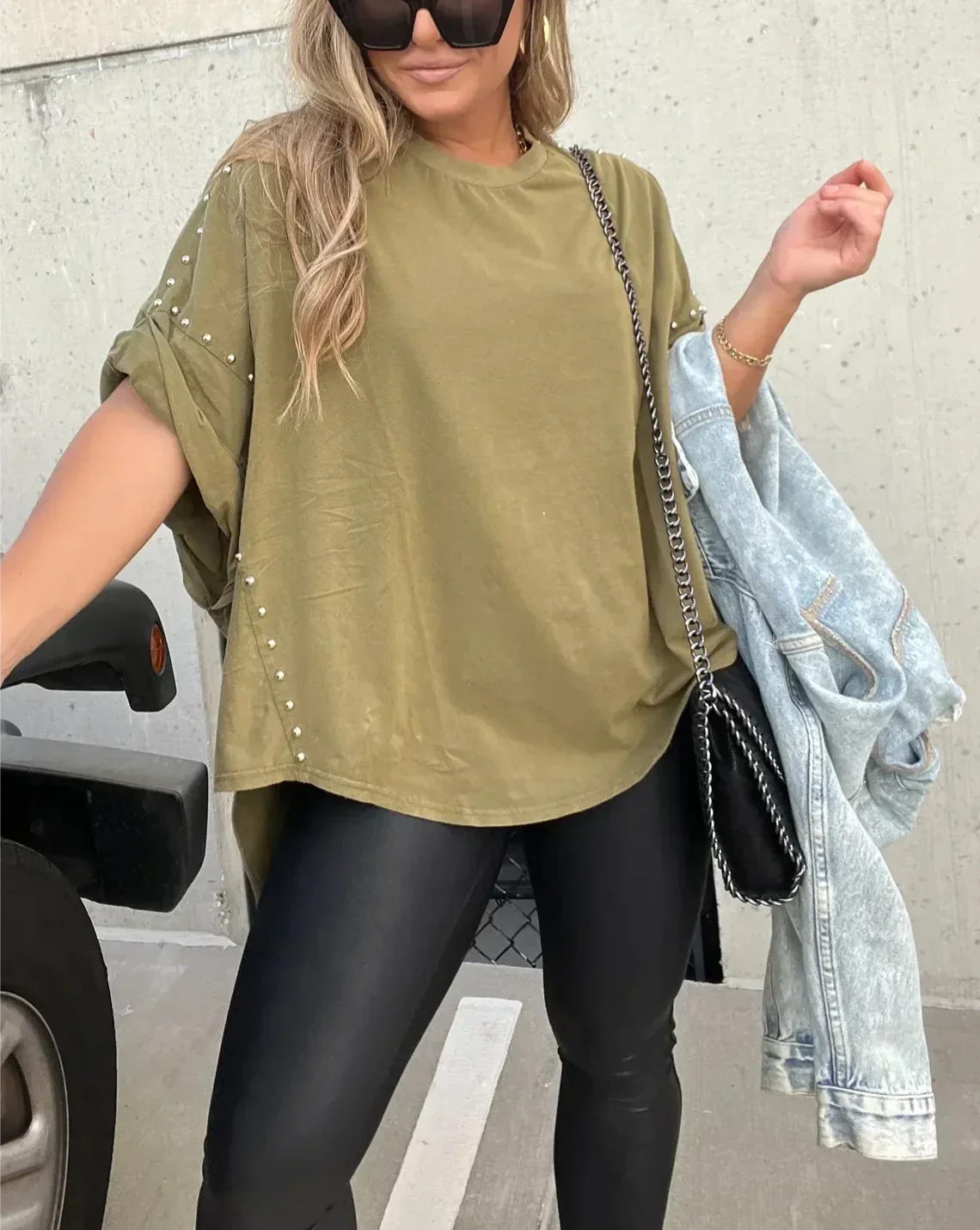 STUDDED OVERSIZED TEE