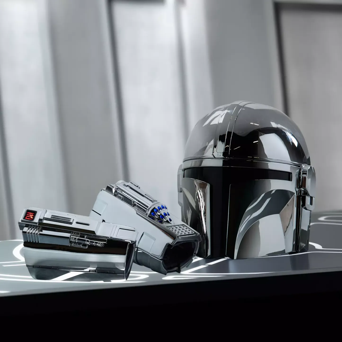 The Mandalorian Voice-Changing Helmet for Adults – Star Wars