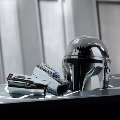 The Mandalorian Voice-Changing Helmet for Adults – Star Wars
