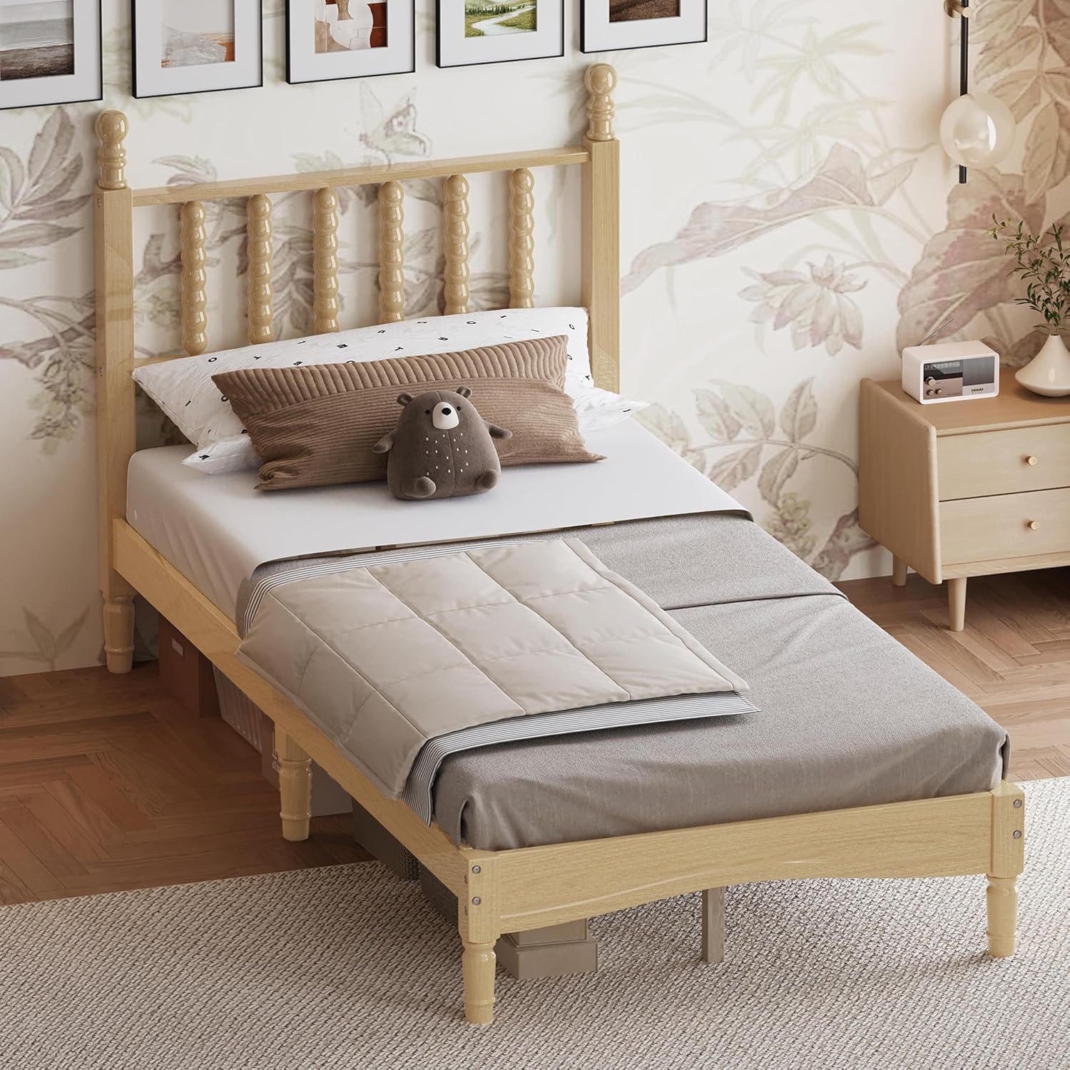 Twin Size Wood Platform Bed with Gourd Headboard