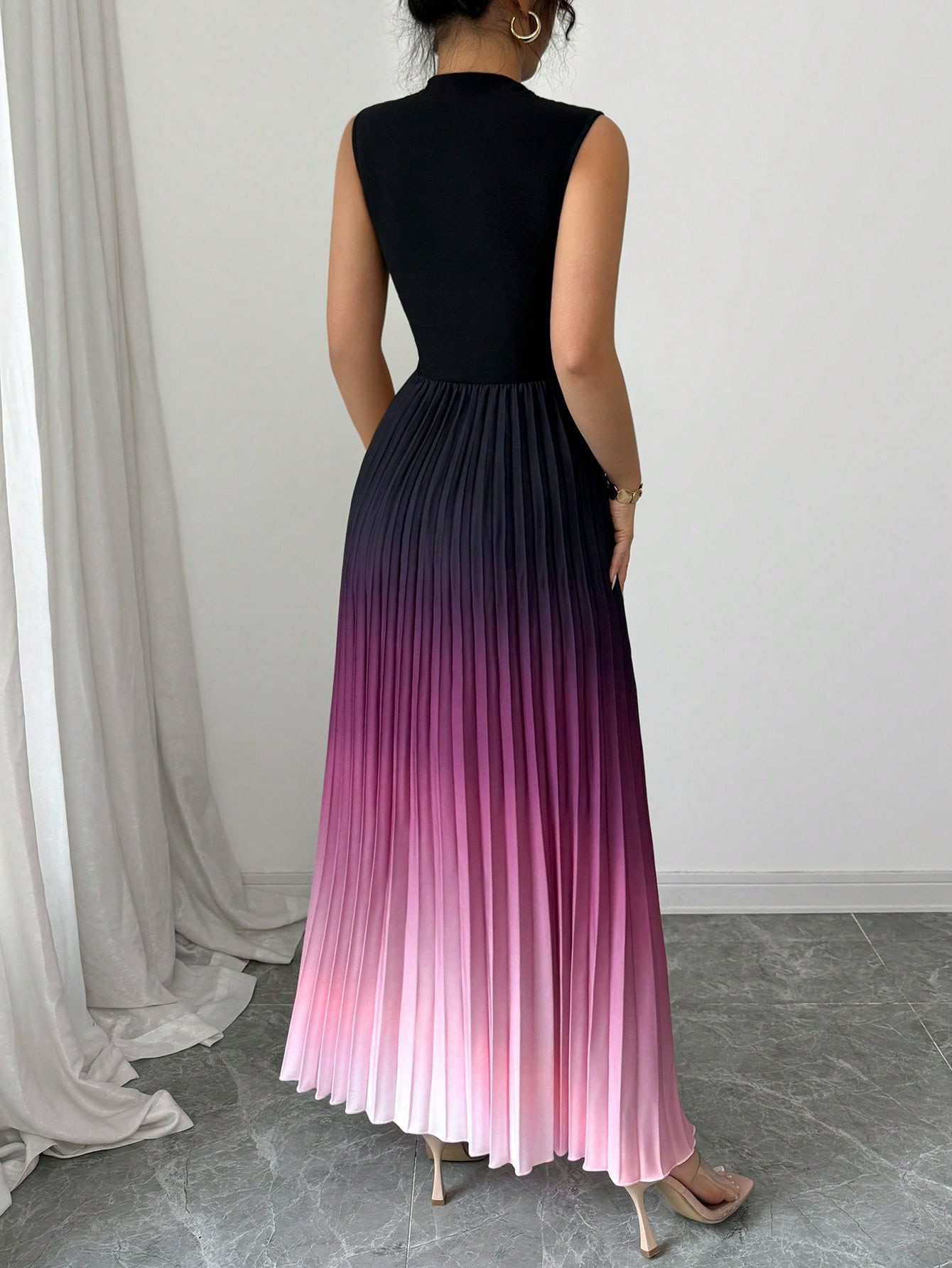 Elegant Ombre Pleated Sleeveless Maxi Dress