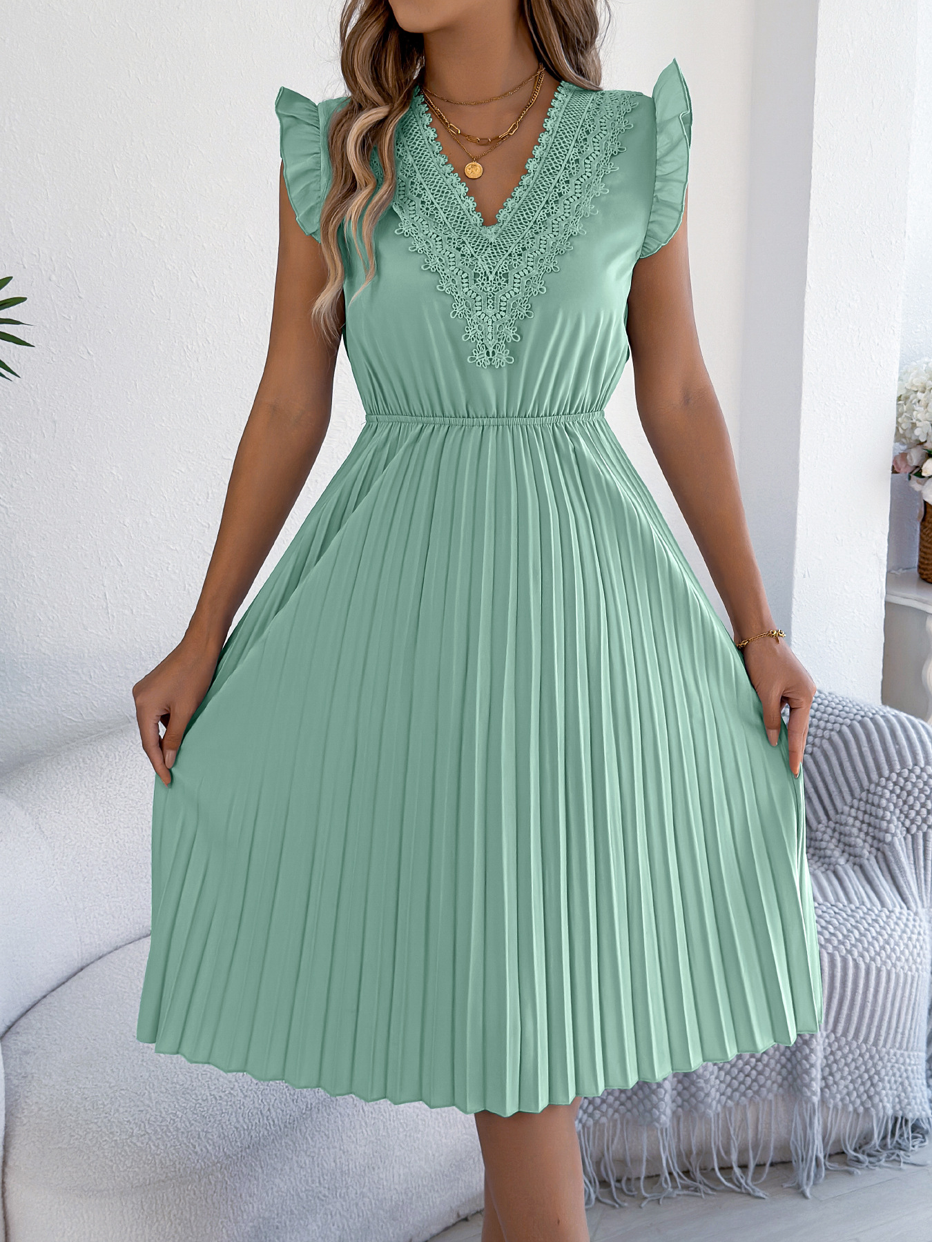[PL] Lace-Trim V-Neck Pleated Midi Dress