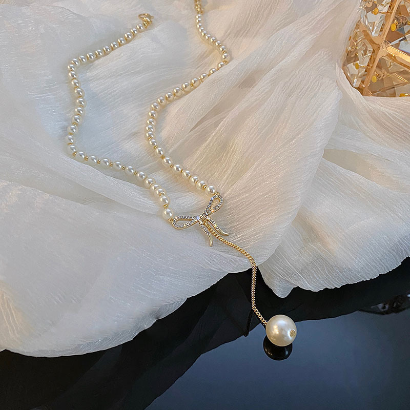Elegant Pearl Necklace with Zirconia Bow