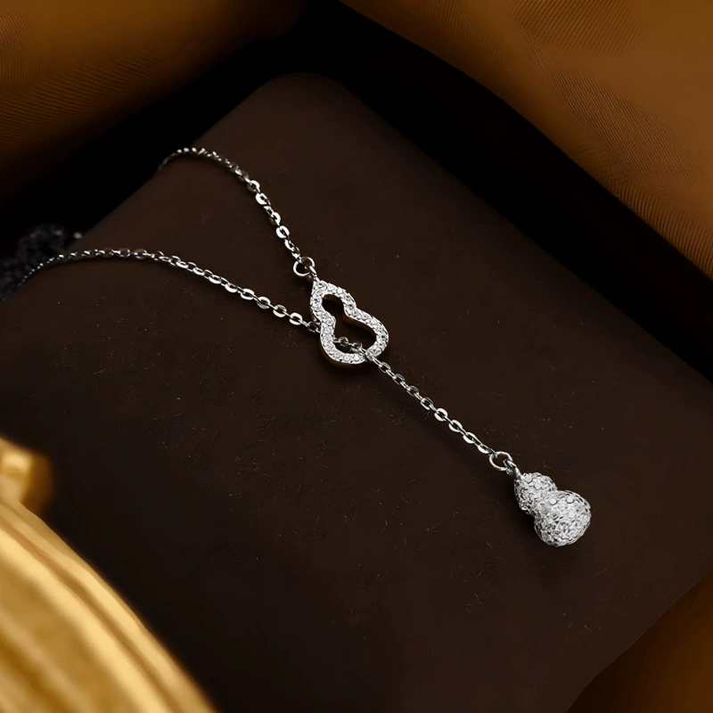 Elegant Gilded Pendant Necklace with Zircon