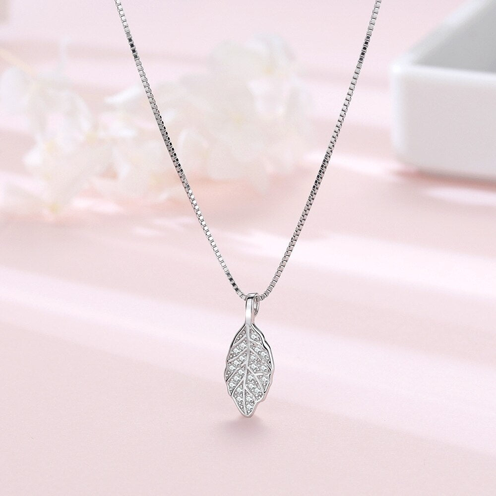 Sparkling Natural Leaf Pendant Necklace