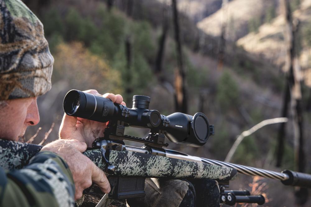 Shooter dialing in Pantera eX 640 thermal scope.