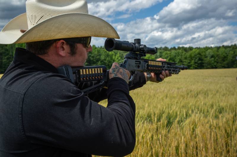 Pantera 256 Q Thermal Scope mounted on a rifle for nighttime hunting.
