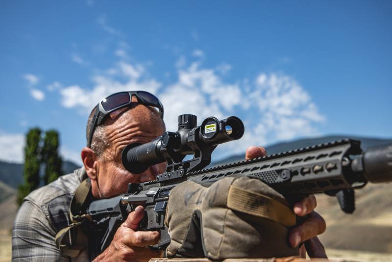 Mounted Pantera 256 Q thermal imaging scope used for long-range target detection.