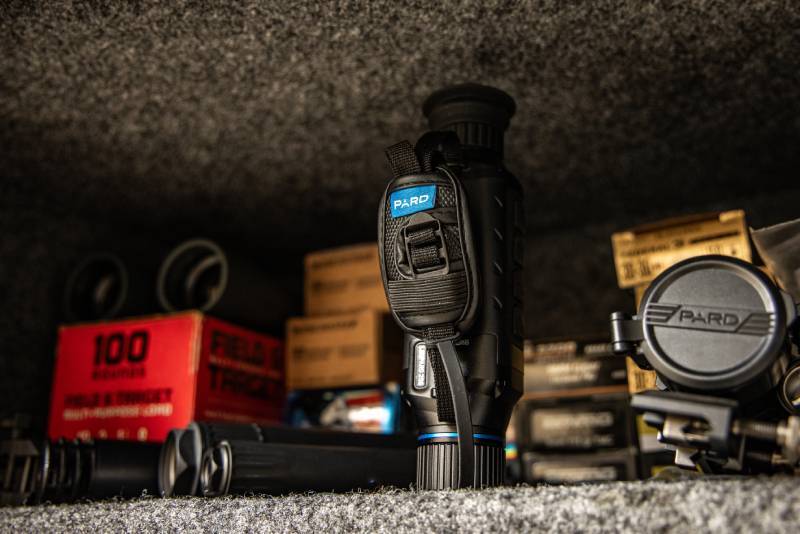 PARD thermal optic angled photo showing mount attachment and focus controls.