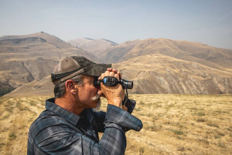 Angled PARD thermal imaging scope showing aluminum body, mount, and rear ocular lens.
