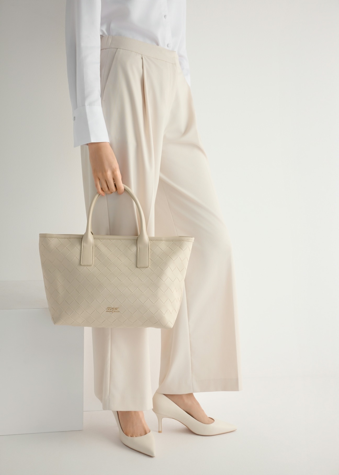 Cream leather women's pumps