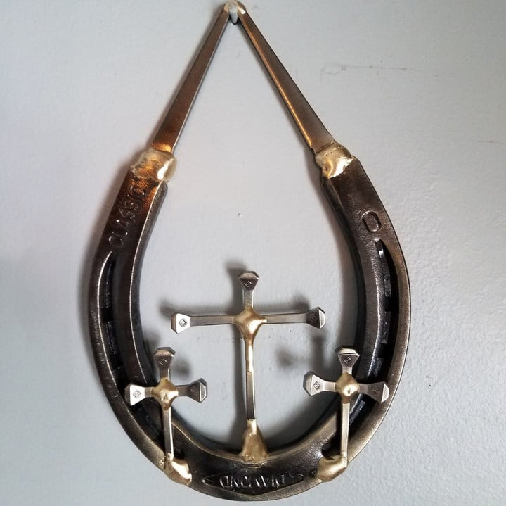 🔥Last Day 50% OFF -✝️Horseshoe Nail Cross Wall Decoration