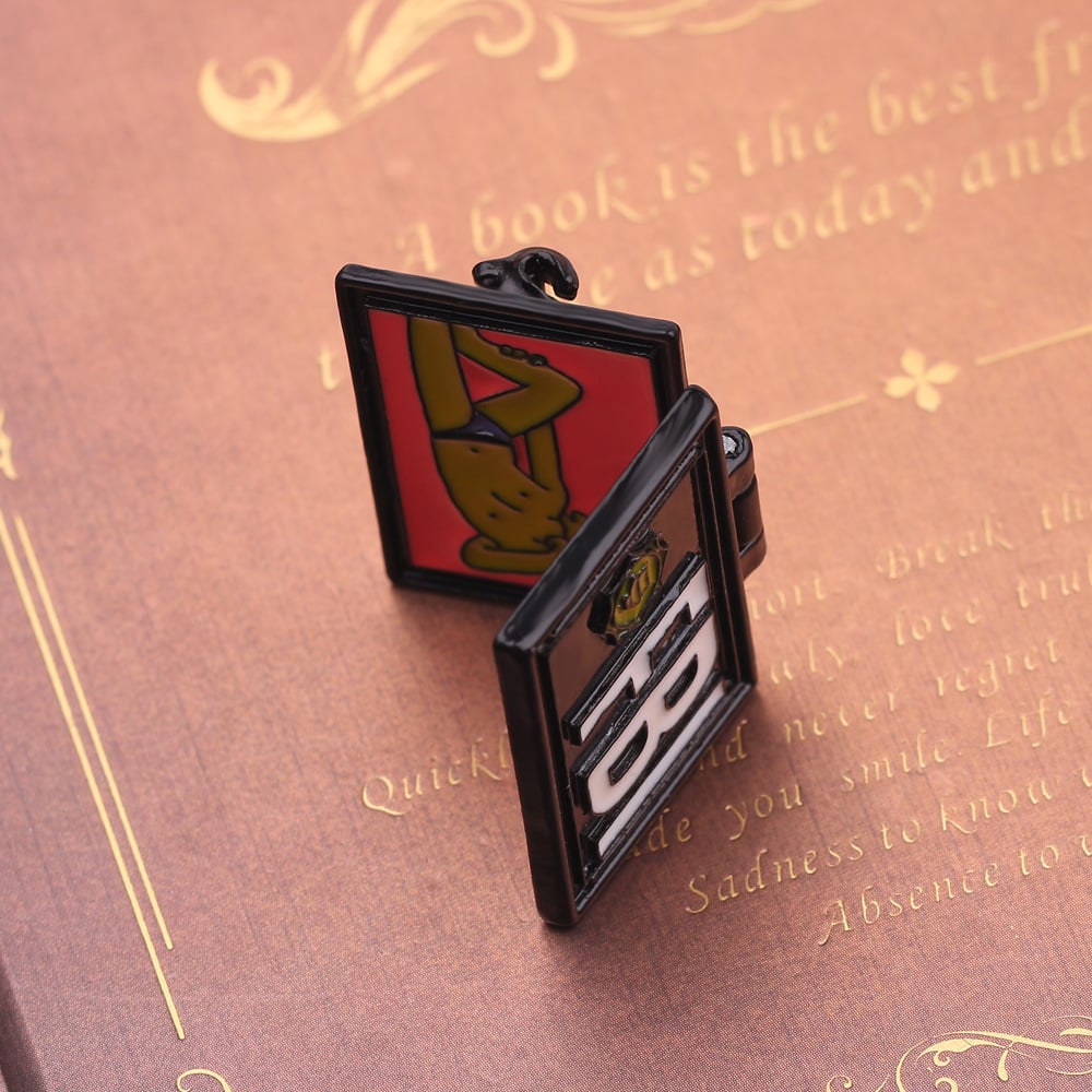 🔥LAST DAY 50% OFF - 🤣Flip-Cover Funny Pin📌