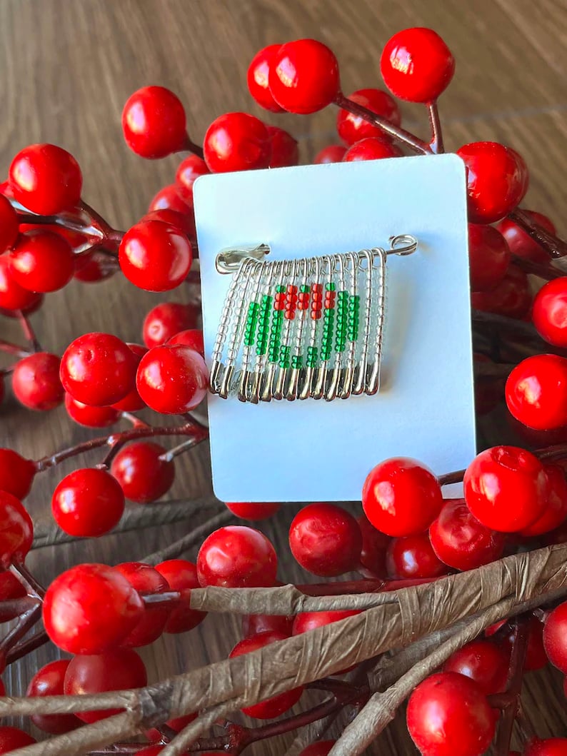 🔥Black Friday Sale: Save $10-🎄Holiday Charm Beaded Pin Collection