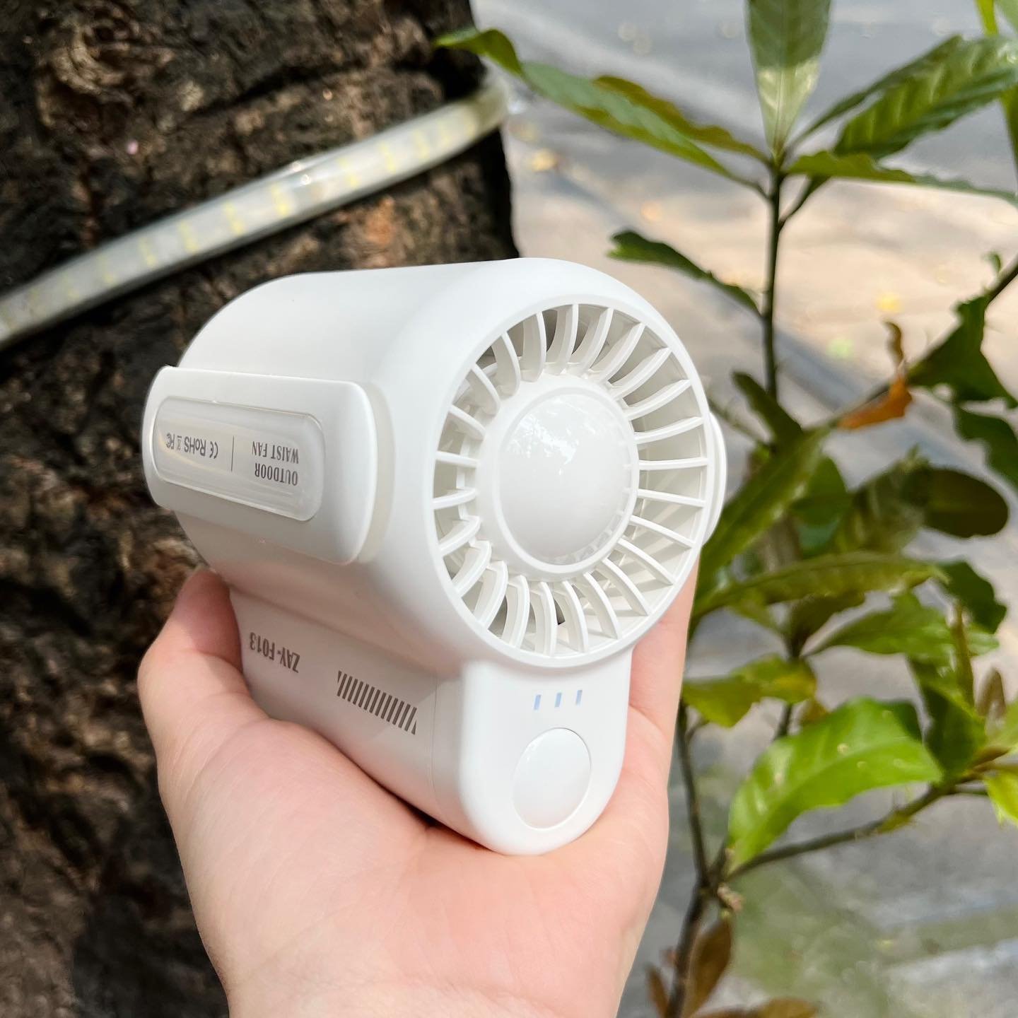 Creative waist-mounted fan portable usb silent strong wind cooling portable outdoor small air conditioning fan/Summer/Rechargeable