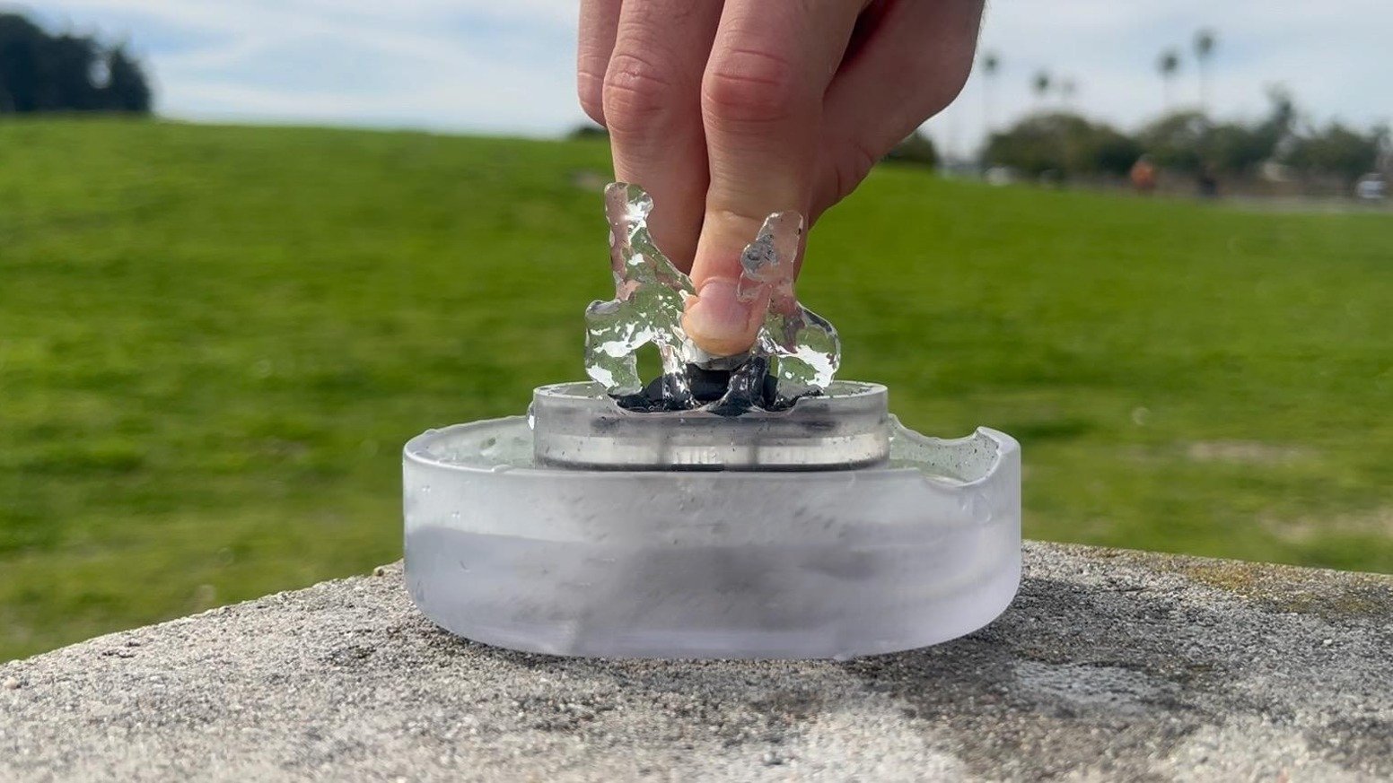 The Razor Rinser - Clean Your Razor Efficiently, Save Water, And Ditch The Sink.