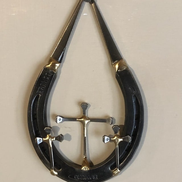 🔥Last Day 50% OFF -✝️Horseshoe Nail Cross Wall Decoration