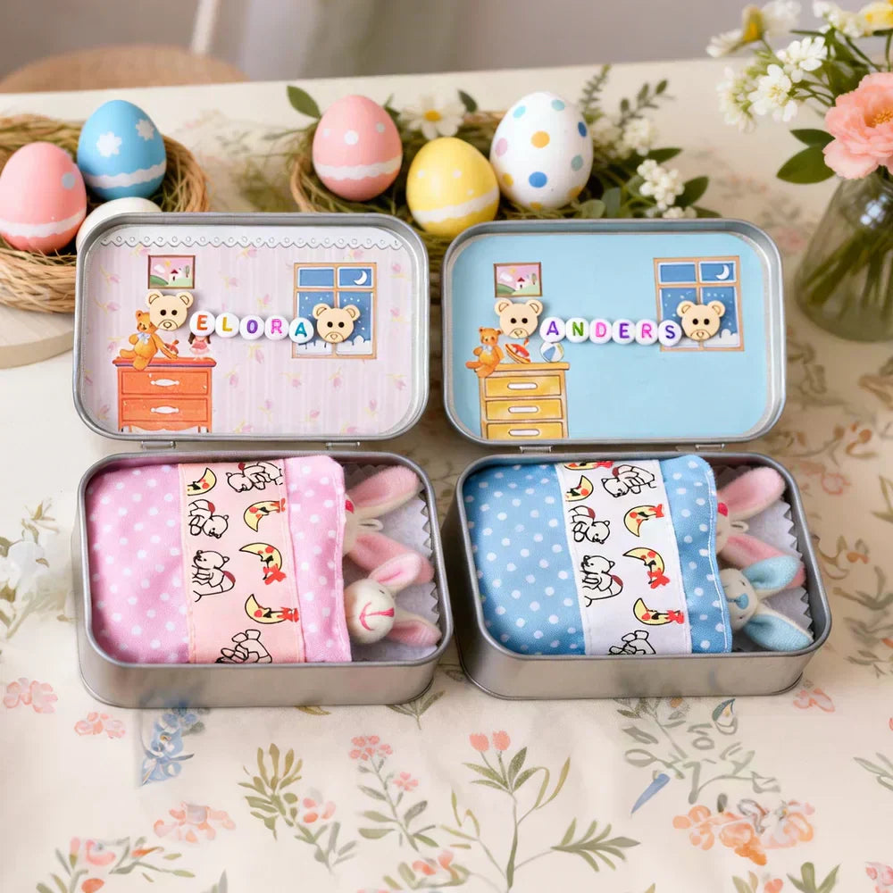 🐇 62% OFF! 🐇 Bunny Mummy & Baby Plush Pocket Tin – Handmade Easter Collectible with Cozy Blanket (Pink/Blue Ears) 🐇🎁