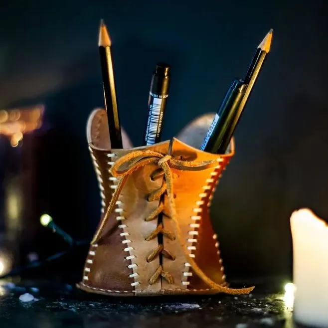🔥Last 4 hours Sale: Save $20 -✨ Corset Pencil Cup – Elegance Meets Organization!