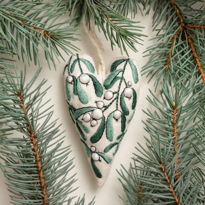 🎉2025 Christmas Sale 49% Discount - DIY Heart Shaped Hand Embroidered Christmas Ornament Kit