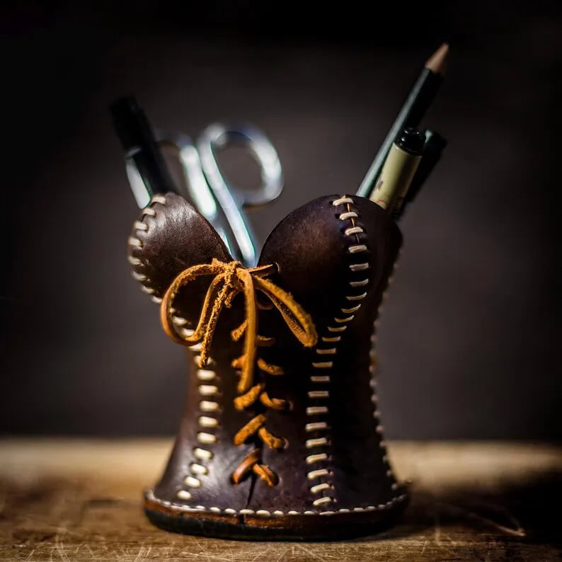 🔥Last 4 hours Sale: Save $20 -✨ Corset Pencil Cup – Elegance Meets Organization!