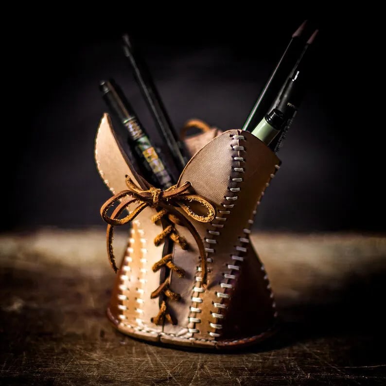 🔥Last 4 hours Sale: Save $20 -✨ Corset Pencil Cup – Elegance Meets Organization!