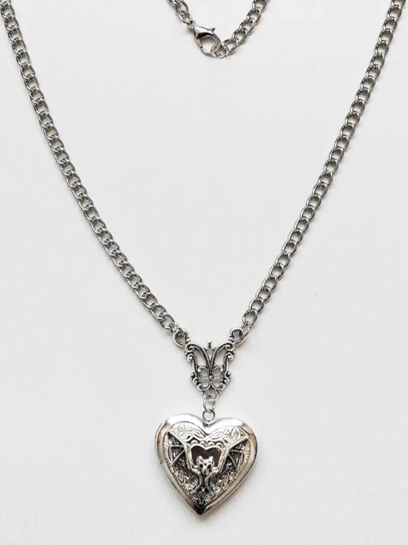 🖤✨ Gothic Heart Pendant Necklace – Vintage Love Heart Statement Jewelry