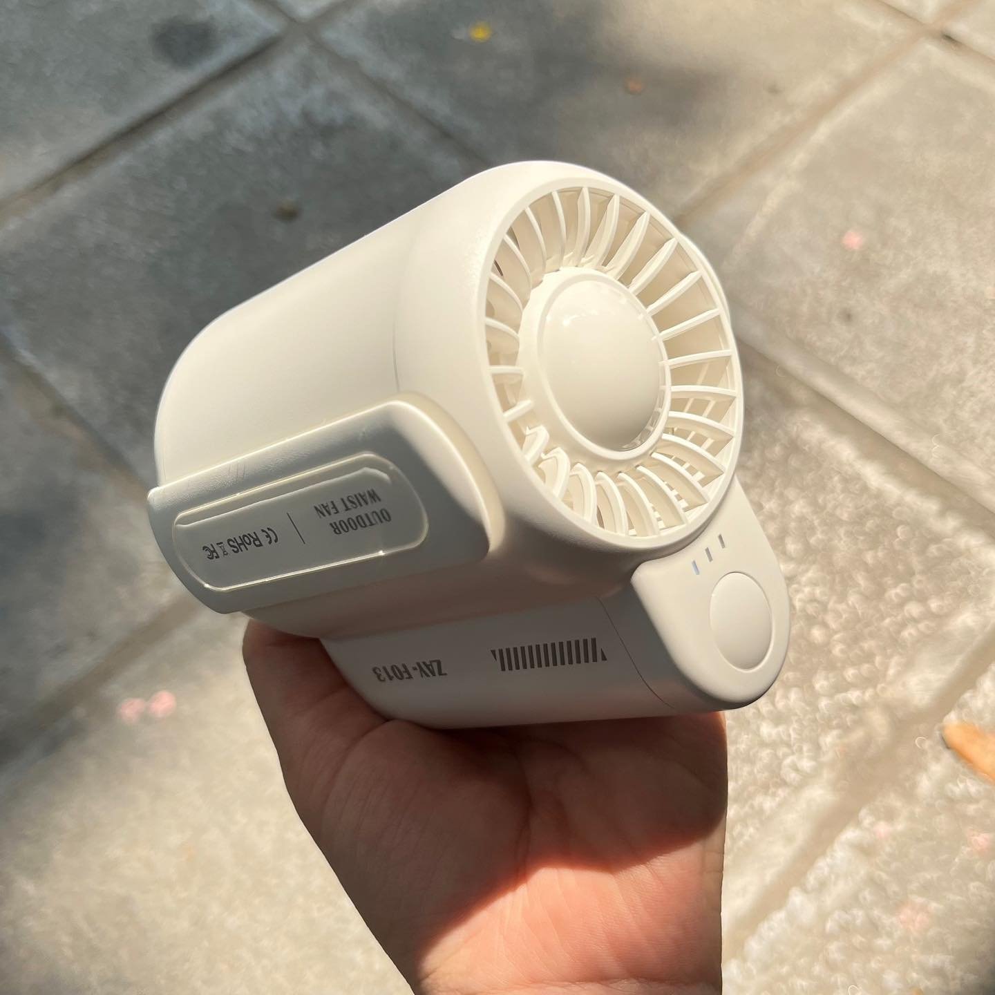 Creative waist-mounted fan portable usb silent strong wind cooling portable outdoor small air conditioning fan/Summer/Rechargeable