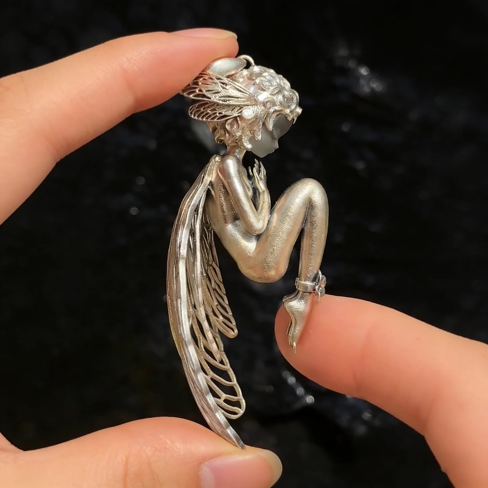 🔥❤️Silent Angel Pendant（Buy two items for free shipping）