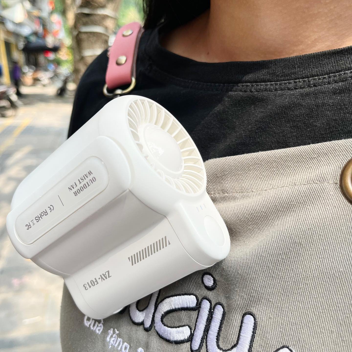 Creative waist-mounted fan portable usb silent strong wind cooling portable outdoor small air conditioning fan/Summer/Rechargeable