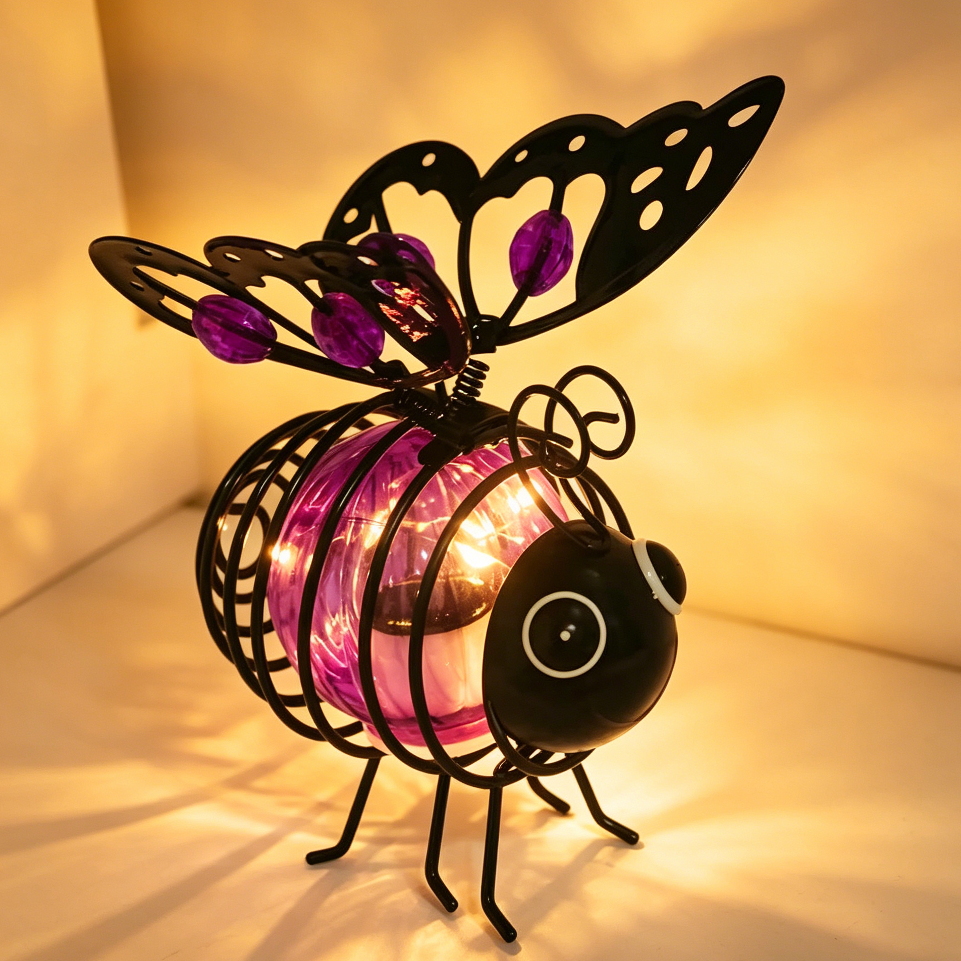 🐝 Outdoor Hanging Solar Bee Light – Charming Garden Décor With A Warm Evening Glow