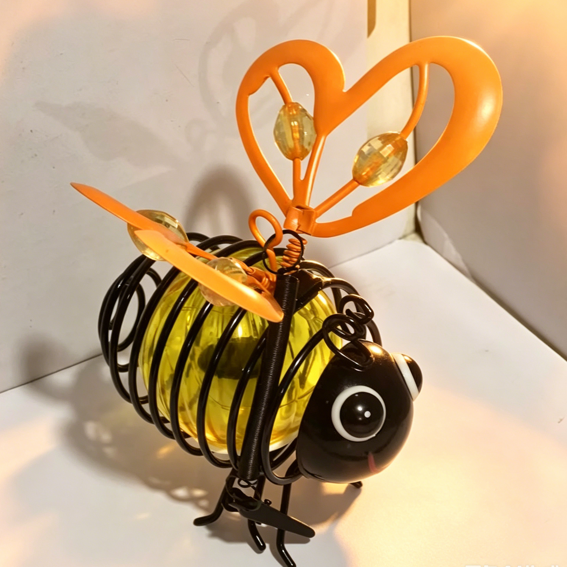 🐝 Outdoor Hanging Solar Bee Light – Charming Garden Décor With A Warm Evening Glow