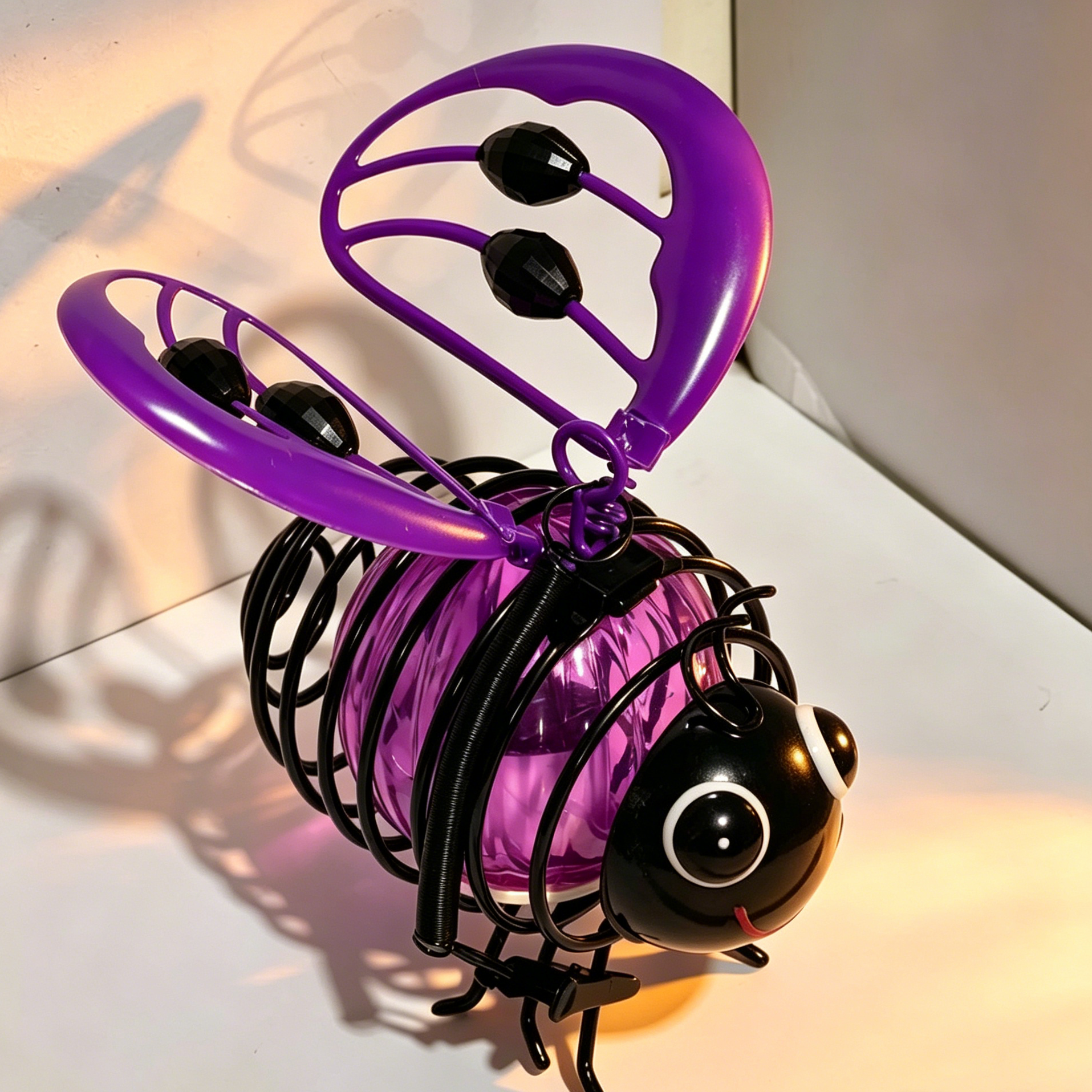 🐝 Outdoor Hanging Solar Bee Light – Charming Garden Décor With A Warm Evening Glow