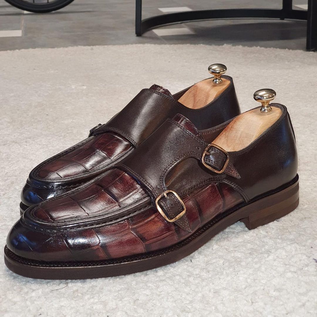 2024 new style double buckle pointed leather shoes