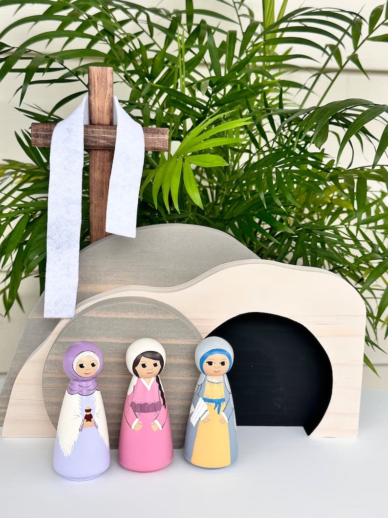 Easter early sale discount 49%---Wooden Easter Figurines Set