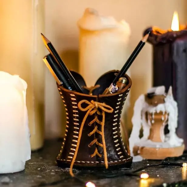 🔥Last 4 hours Sale: Save $20 -✨ Corset Pencil Cup – Elegance Meets Organization!