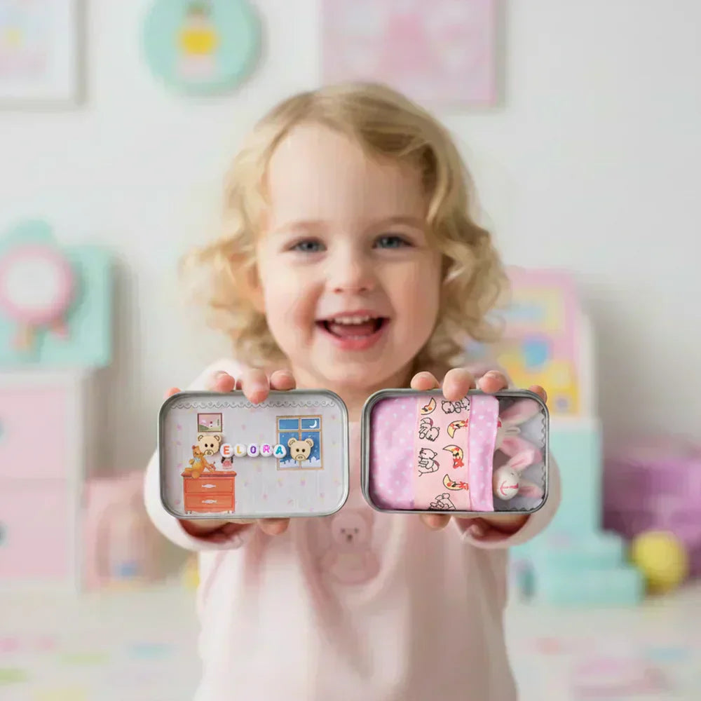🐇 62% OFF! 🐇 Bunny Mummy & Baby Plush Pocket Tin – Handmade Easter Collectible with Cozy Blanket (Pink/Blue Ears) 🐇🎁
