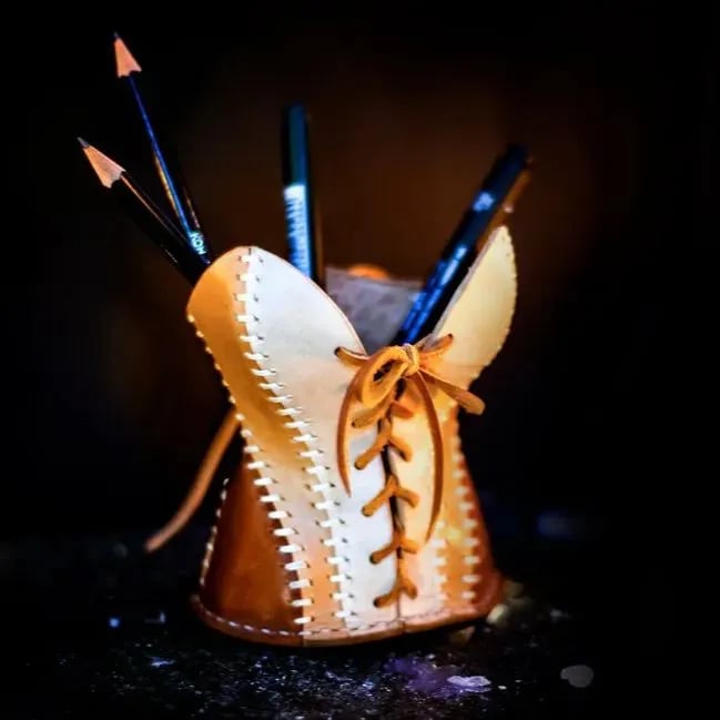 🔥Last 4 hours Sale: Save $20 -✨ Corset Pencil Cup – Elegance Meets Organization!